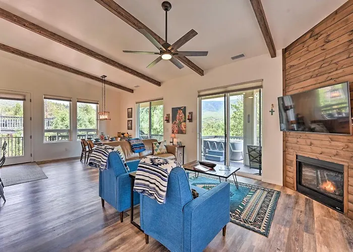 Hot Tub & Views: 'mountain High Pines Retreat' Holiday home Pine