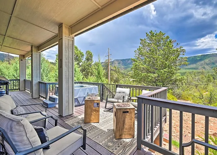 Hot Tub & Views: 'mountain High Pines Retreat' Holiday home *