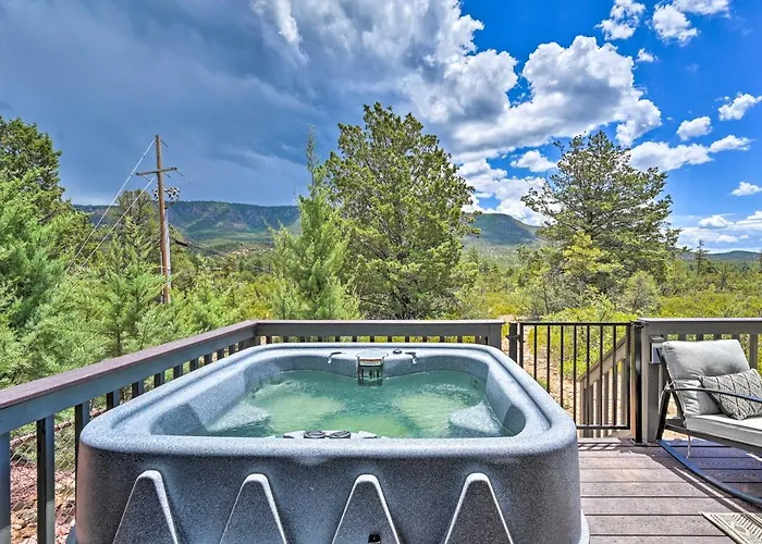 Hot Tub & Views: 'mountain High Pines Retreat'